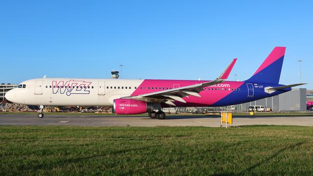 HA-LXY:Airbus A321:Wizz Air